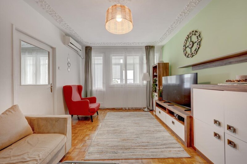 Ion Mihalache 2 camere  Balcon 11,4 mp   5 min metrou